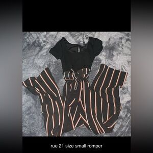 Size small Romper Rue 21